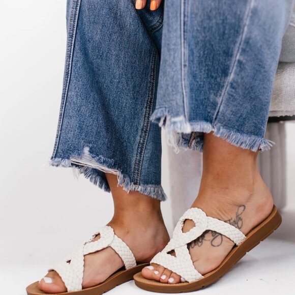 New Corky's Ivory All Tangled Up Sandals Size 9 NWB - Picture 2 of 5